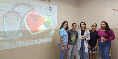 Nutricionistas da equipe multidisciplinar da Secretaria de Saúde realizam atividades em duas escolas de Camaquã