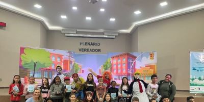 Peça de teatro "Planeta Água em Cena" encanta alunos da rede municipal de Dom Feliciano