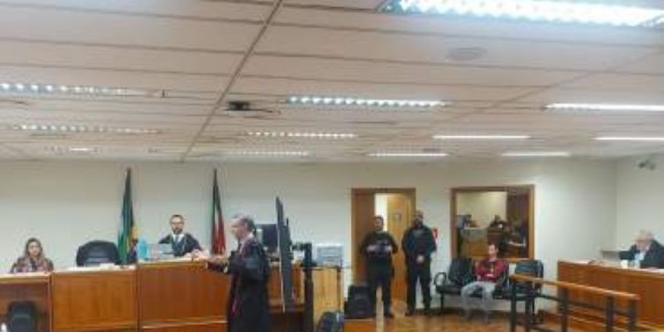 Homem é condenado a mais de 24 anos de prisão por tentativa de feminicídio em Pelotas