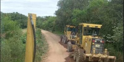 Estrada do interior de Camaquã recebe patrolamento 