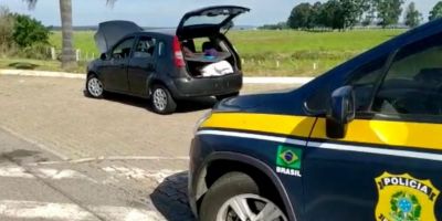 PRF prende motorista de transporte por aplicativo com drogas e passageiros em carro clonado na BR-116 em Cristal