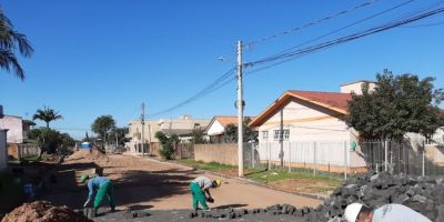 Pavimentação da Rua Três de Outubro começa nesta segunda-feira (19) em Camaquã