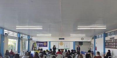 Estudantes de Guaíba participam de treinamento de oratória