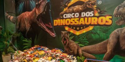 Circo dos Dinossauros arrecada mais de 800 kg de doações para vítimas do ciclone em Canoas