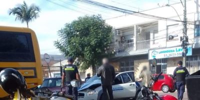 Acidente envolve dois veículos na manhã desta segunda no centro de Camaquã