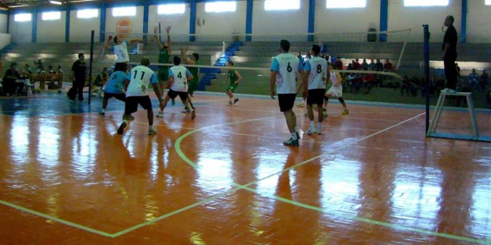 Seleção masculina de voleibol de Camaquã conquista 2º lugar na etapa regional do JIRGS