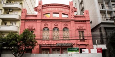 Projeto resgata a história de Pelotas por meio de projeções mapeadas na fachada do Theatro Sete de Abril