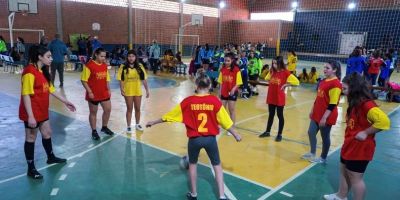 Jogos Estudantis Municipais de Guaíba têm início com disputas de futsal feminino