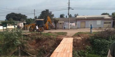 Passarela é reconstruída no bairro Getúlio Vargas em Camaquã