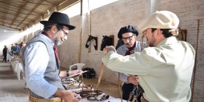 4º Encontro de Guasqueiros Gaúchos em Tapes valoriza a arte em couro cru e premia talentos