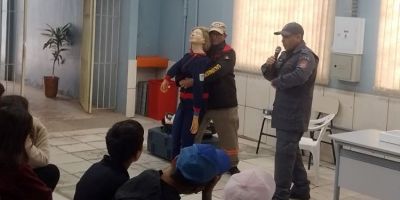 Bombeiros levam ensino de primeiros socorros às escolas municipais de Arambaré