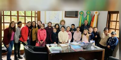 Prefeito de Sentinela do Sul recebe visita especial dos alunos da Escola Municipal de Ensino Fundamental Olavo Bilac