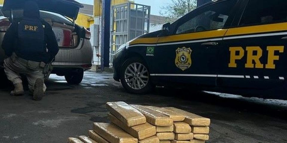 PRF prende traficante com carro roubado e apreende mais de 600 kg de maconha em Caxias do Sul