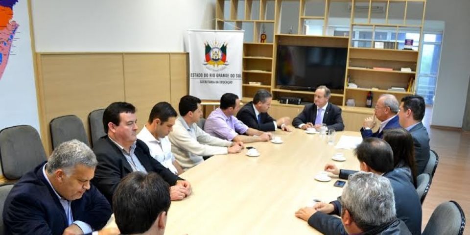 Prefeito solicita ao Governo do Estado construção de escola em Camaquã