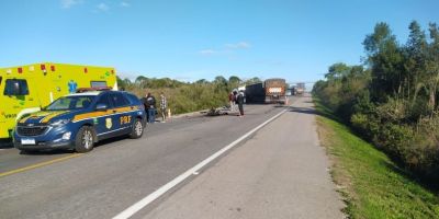 Colisão frontal entre carro e caminhão deixa um homem morto na BR-392 em Canguçu