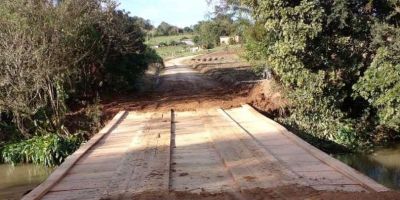 Ponte no Travessão do Vilizinho é reconstruída após ciclone