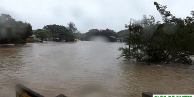 MATÉRIA COMPLETA: arroio Duro transborda e alaga casas nos pontos mais baixos dos bairros Jardim do Forte e Gaúcho
