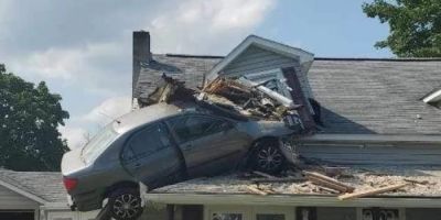 Carro “voador” atinge segundo andar de casa nos Estados Unidos  