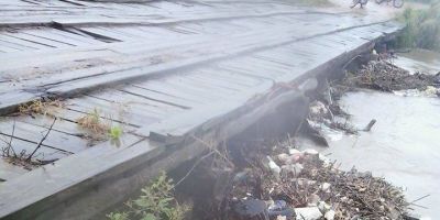 Imagens mostram cheio e com lixo o canal do Banhado do Colégio na manhã desta segunda