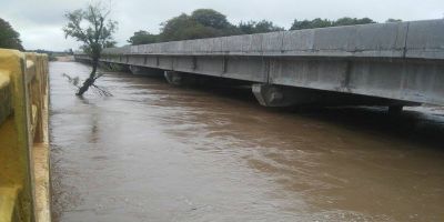 Imagens mostram as cheias do arroio Velhaco no Km 378 da BR-116