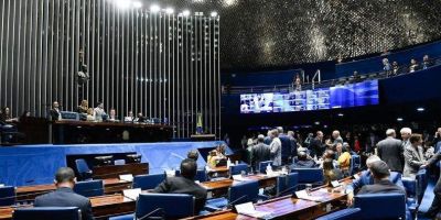 Senado aprova MP que aumenta salário mínimo e amplia isenção do IR