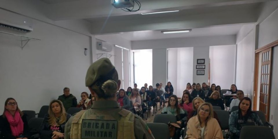 Patrulha Maria da Penha realiza capacitação à prevenção da violência doméstica em Camaquã