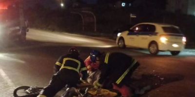 Duas pessoas ficam feridas em colisão entre motocicleta e carro na BR-290 em Eldorado do Sul