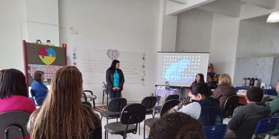 Primeiro encontro de mães de alunos com autismo acontece em Dom Feliciano