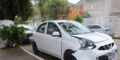 Dois carros colidem no bairro Higienópolis em Porto Alegre