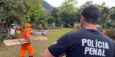 Mão de obra prisional auxilia cidades atingidas pelo temporal no RS