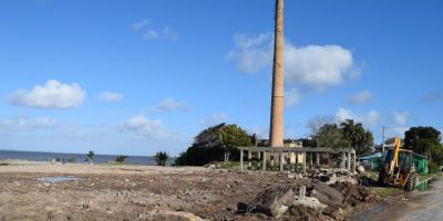 Seguem as obras de revitalização da Orla da Praia Central em Tapes