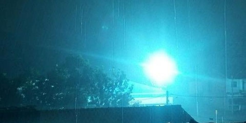 Moradora de Dom Feliciano registra momento que fios pegam fogo na manhã desta quinta