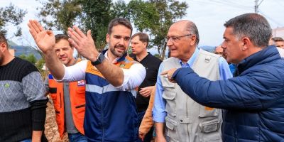 Governador do RS vistoria municípios atingidos pelo ciclone e se reúne com presidente da República em exercício