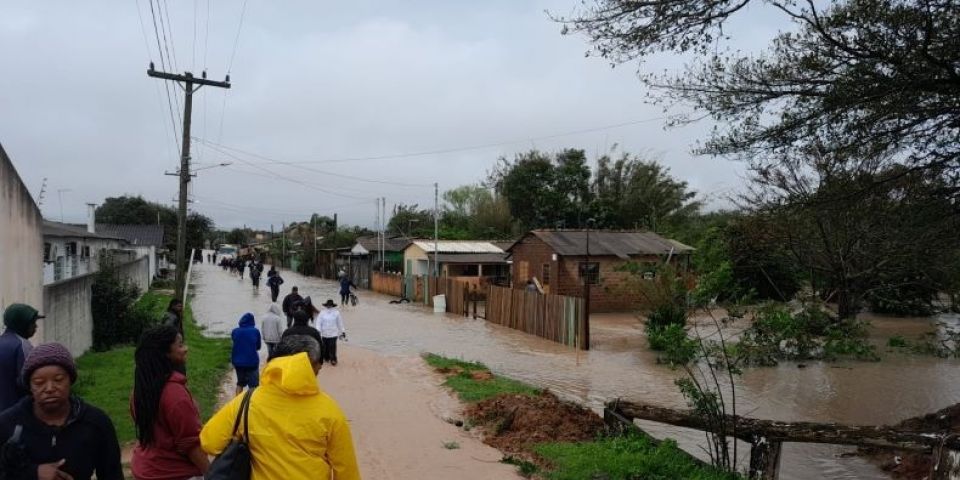 Cerca de 30 famílias são evacuadas e encaminhadas para casas de familiares em Tapes