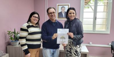 Presidente da Apae Camaquã visita Secretaria Municipal de Educação e Desporto