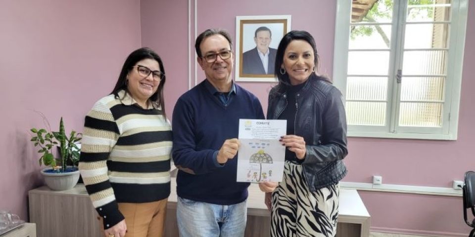 Presidente da Apae Camaquã visita Secretaria Municipal de Educação e Desporto