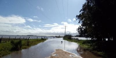 "Estamos ilhados", afirmam moradores das localidades de Pacheca e Areal, no interior de Camaquã