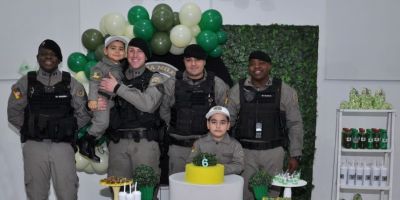 Policiais da Força Tática visitam festa de aniversário de menino de 6 anos em Camaquã