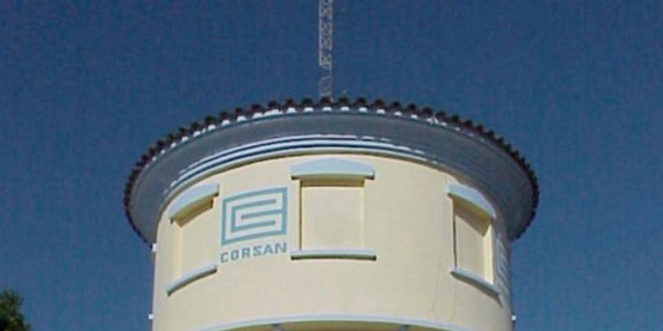 Corsan realiza conserto devido a rompimento de tubulação na estrada da barragem, em Camaquã   