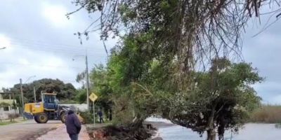 Níveis de água começam a diminuir em São Lourenço do Sul, mas áreas ribeirinhas ainda sofrem com alagamentos