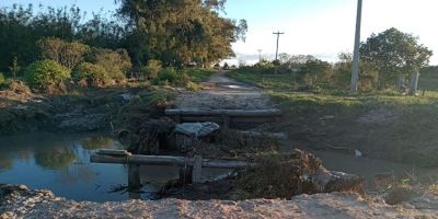 Comunidade isolada em Camaquã pede ajuda após ponte ser arrastada pela enxurrada