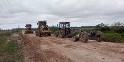 Prefeitura de Camaquã dá continuidade no patrolamento e manutenção de estradas após chuvas