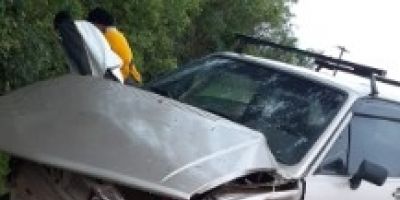 Carro é encontrado abandonado na BR-116, em Camaquã    