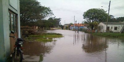 Fotos enviadas à redação do Blog do Juares mostram alagamentos em Santa Rita do Sul, Arambaré