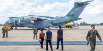 Terceiro avião trazendo brasileiros de Israel chega ao Brasil 