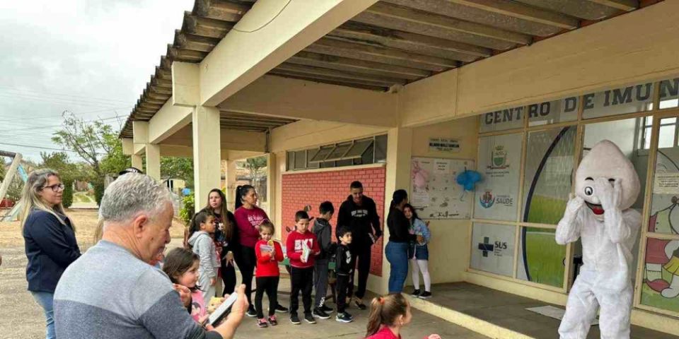 Quase 500 crianças e adolescentes são vacinadas no Dia D em Camaquã