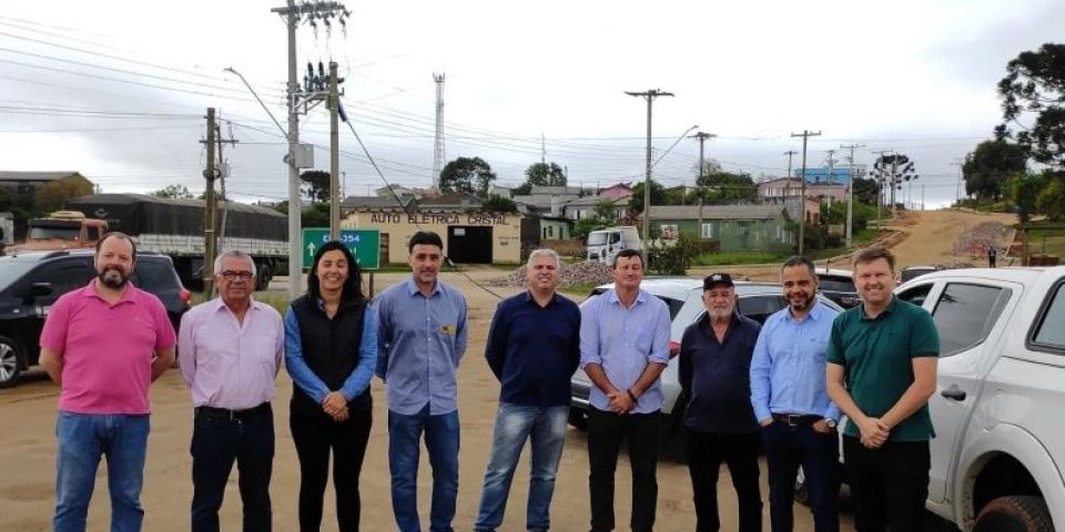 Prefeitos de Cristal e Amaral Ferrador iniciam projeto de pavimentação na ERS-354