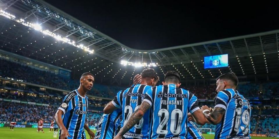Grêmio vira o jogo sobre Flamengo e volta a vencer no Brasileirão