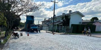 Obra de calçamento inicia na Rua Marechal Floriano no bairro Jardim do Forte, em Camaquã