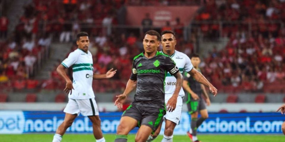 Em jogo de muitos cartões, expulsão e 4 pênaltis, Inter perde para o Coritiba no Beira-Rio